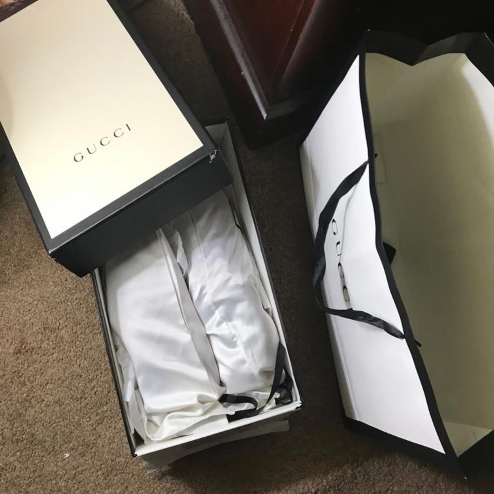Red men leather Gucci sneakers